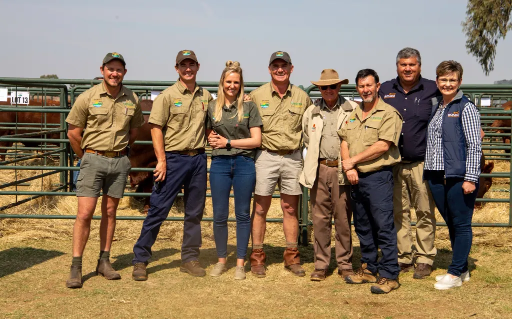 Vaal Meander Bonsmara Groep breeders Piet Uys, Gawie Pretorius and Mark McIntyre together at the stud